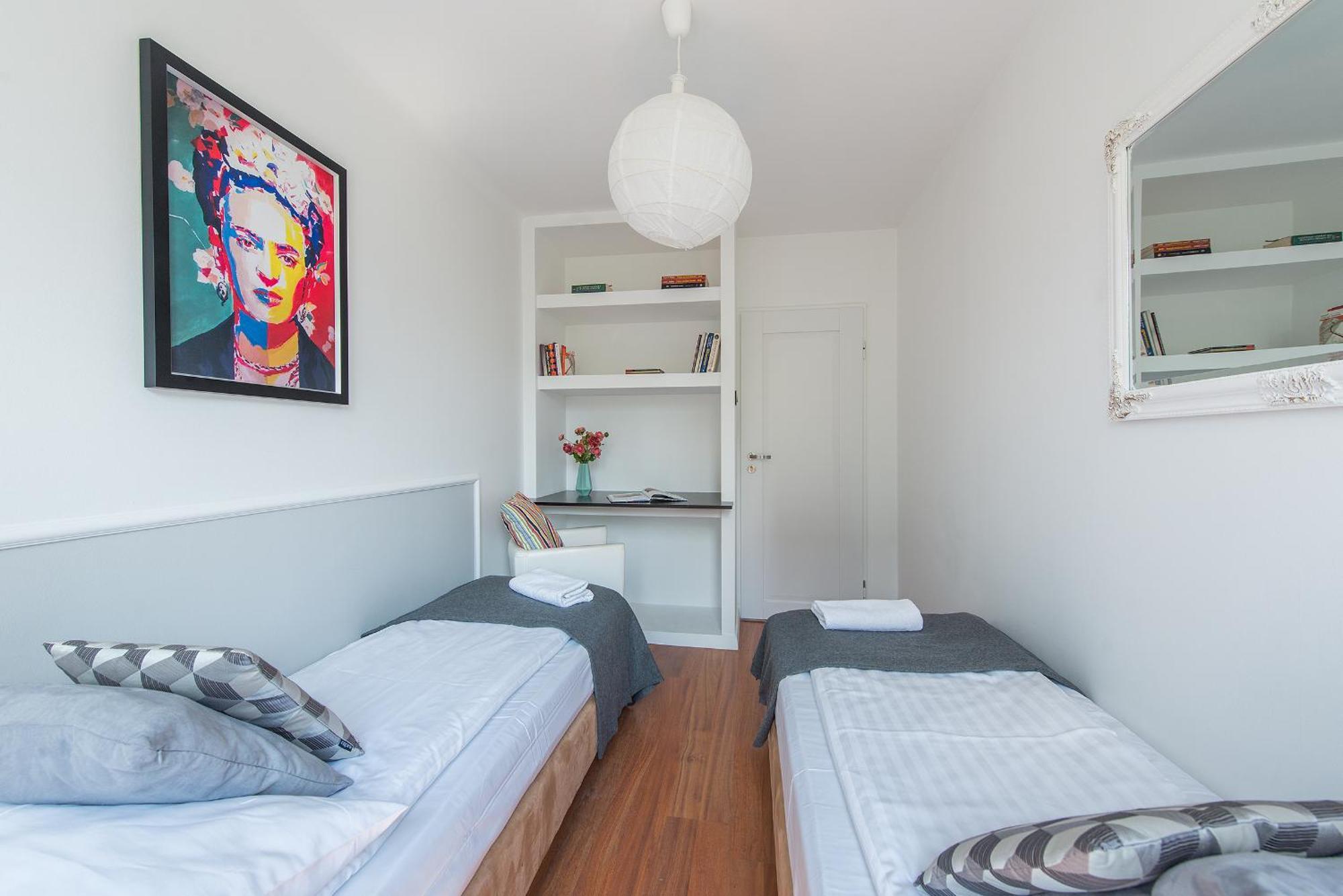 Butas Unitapartament Short Rent In By Metro Station Rondo Onz With 3bedrooms 22 Warsaw